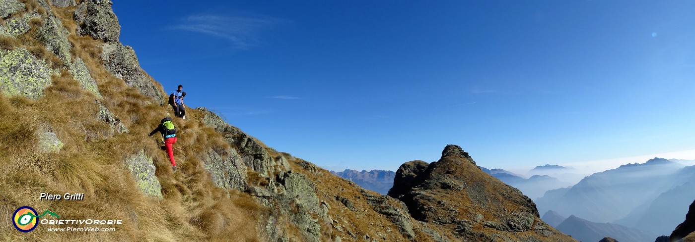 44 Vista sulla sottostante Bocchetta di Val Pianella.jpg